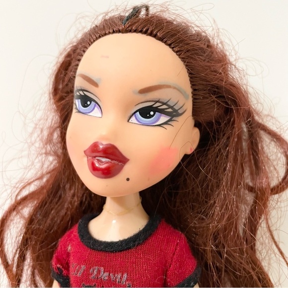 Bratz Doll Roxxi Twin MGA Doll - Picture 2 of 16